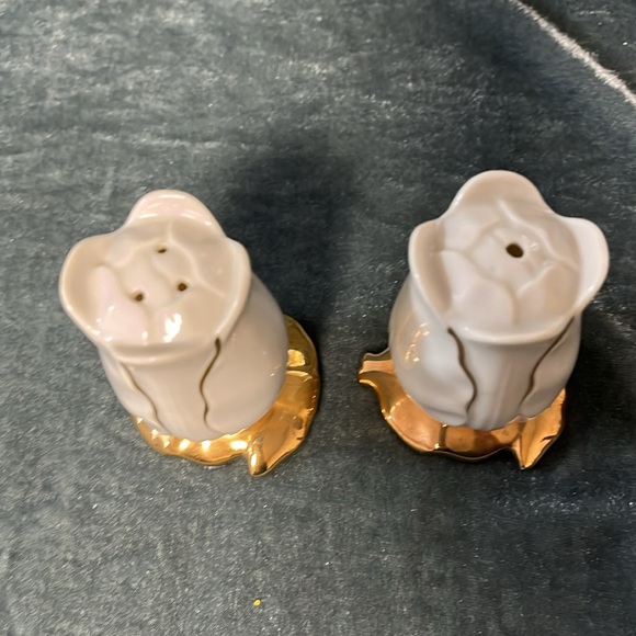 VTG Lefton Rose Salt and Pepper Shakers 4168 - Picture 3 of 4
